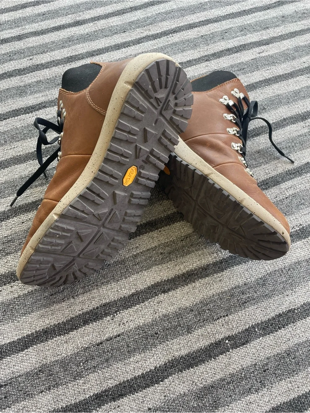 Danner Vertigo 917 boot 12D light brown
